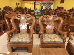 Bộ sofa chạm đào gõ đỏ chân móc 8 món tay 12 – BBG701