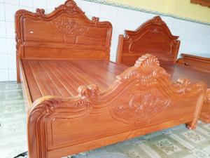 Giường ngủ gõ đỏ hoa văn cổ điển 1,8m