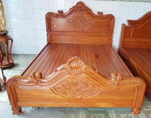 Giường ngủ gõ đỏ hoa văn cổ điển 1,8m