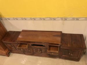 Tủ tivi cẩm lai 3 cục 2m2