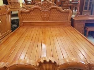Giường ngủ lá tây cổ điển 1,8m x 2m – GN18