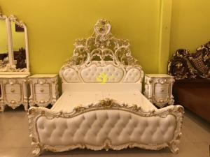 Giường ngủ victoria dát vàng VIP – GN099
