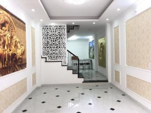 Bán nhà ngõ Gốc Đề, Minh Khai, Hoàng Mai 42m2x5t, mới tinh cực đẹp, giá 3,3 tỷ