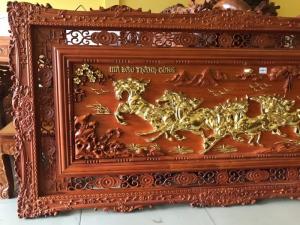 Tranh mã đáo thành công gỗ hương dát vàng 2m x 1m
