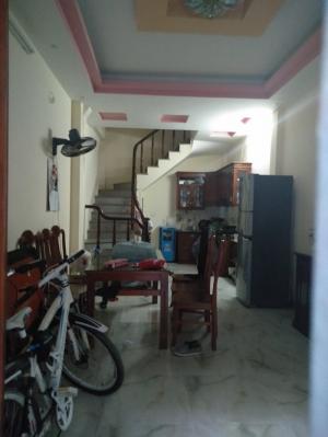 Bán nhà phố Hoàng Mai 2.7 tỷ 32m2.5T nhà đẹp ở ngay