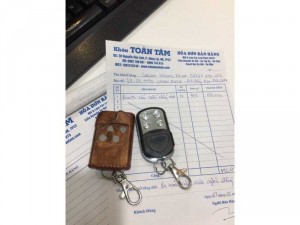 Làm thêm remote cửa cuốn tại nhà