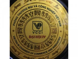 Logo đồng Phòng thương mại và công nghiệp Việt nam VCCI, hoa văn Việt cổ viền xung quanh