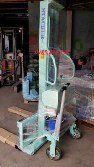 Xe nâng bán tự động đi bộ lái OPK
