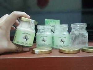 Bột rữa mặt đông y ngừa mụn trắng da