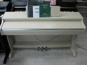 Yamaha YDP 163 like new