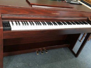 Yamaha CLP 545 like new