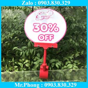Kẹp nhưa trưng bày đòi hỏi phải có tính thẩm mỹ cao, phù hợp cho các chương trình quảng cáo, cho các event của công ty, nội dung quảng bá thay đổi nhiều, kẹp tưng bày hay còn gọi cách khác là bảng giá siêu thị và các mẫu tương tự đáp ứng được yêu cầu cho chương trình khuyến mãi. Tùy thuộc sản phẩm in ấn, chất liệu, kích thước, chúng tôi sẽ gửi tới Quý khách các tư vấn khác nhau cho từng sản phẩm quảng cáo sao cho phù hợp nhất.