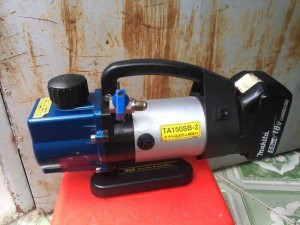 Máy hút chân không hai cấp Tasco dùng pin makita 18v