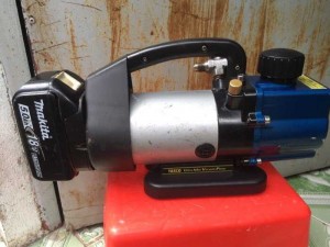 Máy hút chân không hai cấp Tasco dùng pin makita 18v