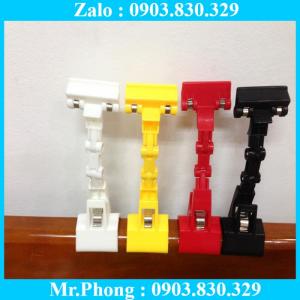 Kẹp nhưa trưng bày đòi hỏi phải có tính thẩm mỹ cao, phù hợp cho các chương trình quảng cáo, cho các event của công ty, nội dung quảng bá thay đổi nhiều, kẹp tưng bày hay còn gọi cách khác là bảng giá siêu thị và các mẫu tương tự đáp ứng được yêu cầu cho chương trình khuyến mãi. Tùy thuộc sản phẩm in ấn, chất liệu, kích thước, chúng tôi sẽ gửi tới Quý khách các tư vấn khác nhau cho từng sản phẩm quảng cáo sao cho phù hợp nhất.