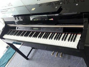 Yamaha CLP 380 PE like new