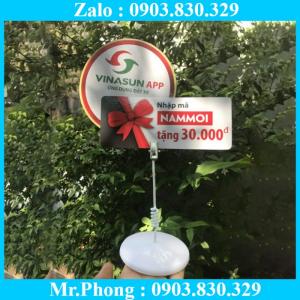 Kẹp nhưa trưng bày đòi hỏi phải có tính thẩm mỹ cao, phù hợp cho các chương trình quảng cáo, cho các event của công ty, nội dung quảng bá thay đổi nhiều, kẹp tưng bày hay còn gọi cách khác là bảng giá siêu thị và các mẫu tương tự đáp ứng được yêu cầu cho chương trình khuyến mãi. Tùy thuộc sản phẩm in ấn, chất liệu, kích thước, chúng tôi sẽ gửi tới Quý khách các tư vấn khác nhau cho từng sản phẩm quảng cáo sao cho phù hợp nhất.