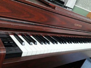 Yamaha CLP 545M like new