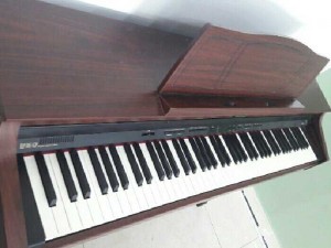 Mặt trên đàn Piano Roland HP 305