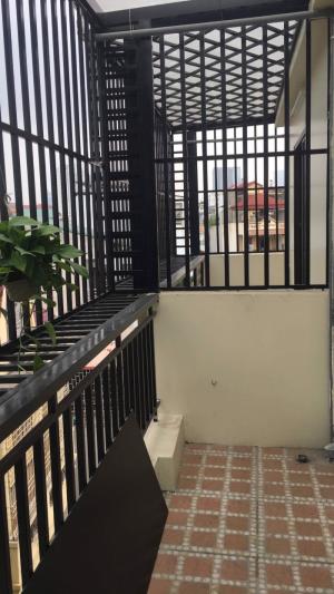 ; Bán nhà ngõ rộng ô tô tải chạy như bay