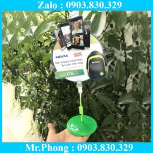 Đế nhưa trưng bày đòi hỏi phải có tính thẩm mỹ cao, phù hợp cho các chương trình quảng cáo, cho các event của công ty, nội dung quảng bá thay đổi nhiều, kẹp tưng bày hay còn gọi cách khác là bảng giá siêu thị và các mẫu tương tự đáp ứng được yêu cầu cho chương trình khuyến mãi. Tùy thuộc sản phẩm in ấn, chất liệu, kích thước, chúng tôi sẽ gửi tới Quý khách các tư vấn khác nhau cho từng sản phẩm quảng cáo sao cho phù hợp nhất.