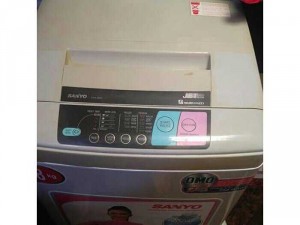 máy giặt giá sinh viên 6,8 kg Sanyo