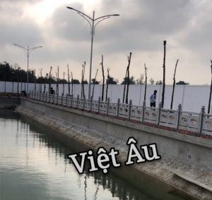 Bờ kè hàng rào Việt Âu