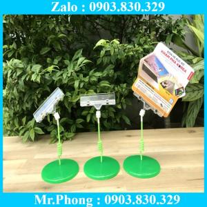Đế nhưa trưng bày đòi hỏi phải có tính thẩm mỹ cao, phù hợp cho các chương trình quảng cáo, cho các event của công ty, nội dung quảng bá thay đổi nhiều, kẹp tưng bày hay còn gọi cách khác là bảng giá siêu thị và các mẫu tương tự đáp ứng được yêu cầu cho chương trình khuyến mãi. Tùy thuộc sản phẩm in ấn, chất liệu, kích thước, chúng tôi sẽ gửi tới Quý khách các tư vấn khác nhau cho từng sản phẩm quảng cáo sao cho phù hợp nhất.