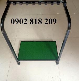Giá để gậy golf có đế cỏ