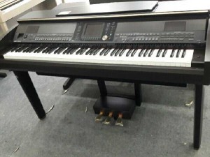 Yamaha CVP 405 like new