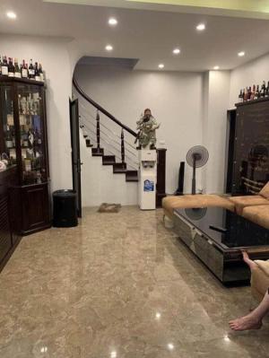 Hot 18+ Quốc Tử Giám, Đống Đa 41m2 x 4T, MT4. 3,7 tỷ