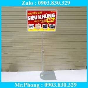 Khung Kẹp nhưa trưng bày đòi hỏi phải có tính thẩm mỹ cao, phù hợp cho các chương trình quảng cáo, cho các event của công ty, nội dung quảng bá thay đổi nhiều, kẹp tưng bày hay còn gọi cách khác là bảng giá siêu thị và các mẫu tương tự đáp ứng được yêu cầu cho chương trình khuyến mãi. Tùy thuộc sản phẩm in ấn, chất liệu, kích thước, chúng tôi sẽ gửi tới Quý khách các tư vấn khác nhau cho từng sản phẩm quảng cáo sao cho phù hợp nhất.