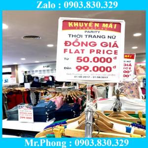 Khung Kẹp nhưa trưng bày đòi hỏi phải có tính thẩm mỹ cao, phù hợp cho các chương trình quảng cáo, cho các event của công ty, nội dung quảng bá thay đổi nhiều, kẹp tưng bày hay còn gọi cách khác là bảng giá siêu thị và các mẫu tương tự đáp ứng được yêu cầu cho chương trình khuyến mãi. Tùy thuộc sản phẩm in ấn, chất liệu, kích thước, chúng tôi sẽ gửi tới Quý khách các tư vấn khác nhau cho từng sản phẩm quảng cáo sao cho phù hợp nhất.