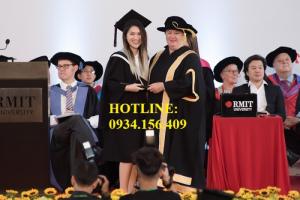 Cho Thuê Áo Tốt Nghiệp Đại Học Ở Bình Dương