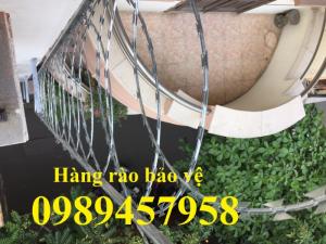 Nhận thi công lắp đặt hàng rào thép gai tận chân công trình