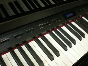 Roland HP 506PE like new - Khát Vọng Music
