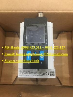 Cảm biến áp suất Festo SDE1-D10-G2-R18-C-P2-M8