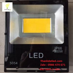 Đèn pha led 200w ngoài trời