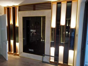 Thi công vách kính trang trí kết hợp đèn Led