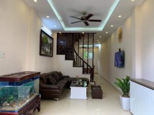Bán nhà Phân lô, ô tô đỗ cửa phố Văn Cao, Ba Đình, dt 50m, 3 tầng, 5.35 tỷ.