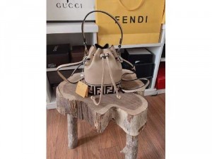 Túi Fendi