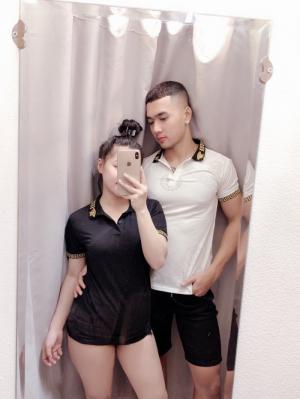 Áo thun có cổ bo thun in hoa văn nhũ vàng L72