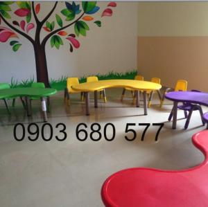 Bàn Nhựa Vòng Cung Giá Cực Sốc