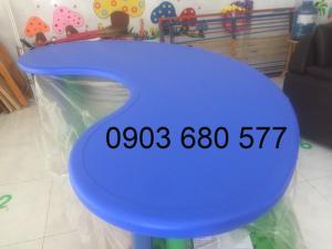 Bàn Nhựa Vòng Cung Giá Cực Sốc