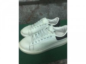 cần thanh lý đôi mc queen Sz 40