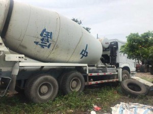 xe trộn howo