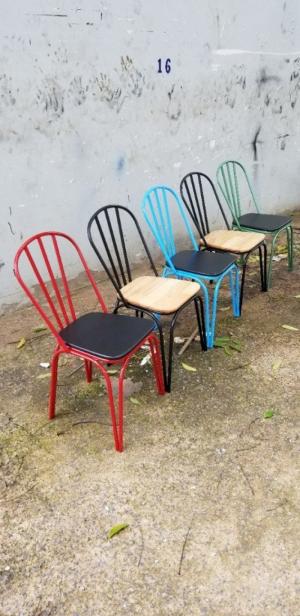 Thanh lý ghế sắt mặt gỗ giá rẻ