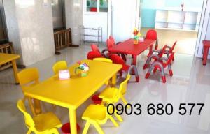Bàn nhựa hình chữ nhật giá rẻ, an toàn cho trẻ em