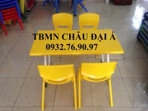 Bàn nhựa mầm non cho trẻ