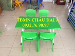 Bàn nhựa mầm non cho trẻ